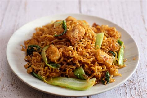 Easy Maggi Mee Goreng - 5 Ingredients + 10 Minutes - New Malaysian Kitchen