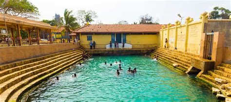 Keerimalai Hot Springs Sri Lanka Activities Red Dot Tours