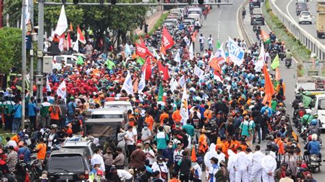 Personel Gabungan Disiagakan Untuk Amankan Demo Buruh Di Jakarta