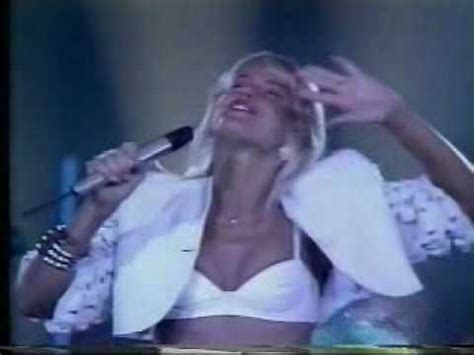 Xuxa canta Arco Íris no Globo de Ouro em 1988 YouTube