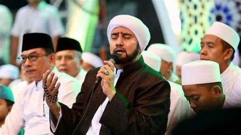 Lirik Sholatun Bissalamil Mubin - Habib Syech Lengkap Arab, Latin dan Terjemahan - Surya.co.id