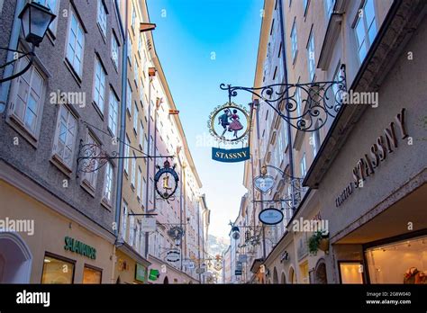 Goldener Hirsch Salzburg Hi Res Stock Photography And Images Alamy