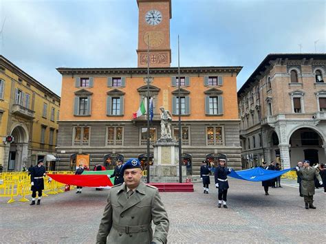 Mattarella Tricolore simbolo unità e indivisibilità Paese Reggiosera