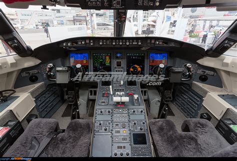 Bombardier Challenger 650 - Large Preview - AirTeamImages.com