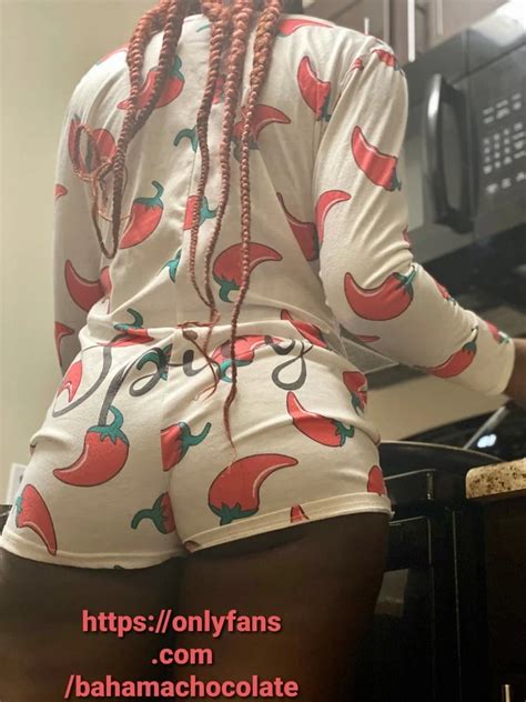 Bahama Chocolate Cooks Dinner After Doing Squats Nude Pics Xhamster