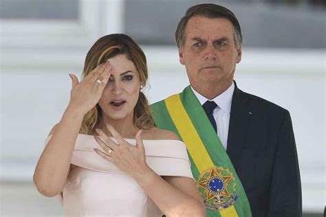 Michelle Bolsonaro Surpreende E Discursa Em Libras Na Posse Presidencial