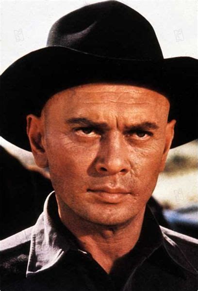 Yul Brynner no filme Western Sete Homens e Um Destino de 1960 Também