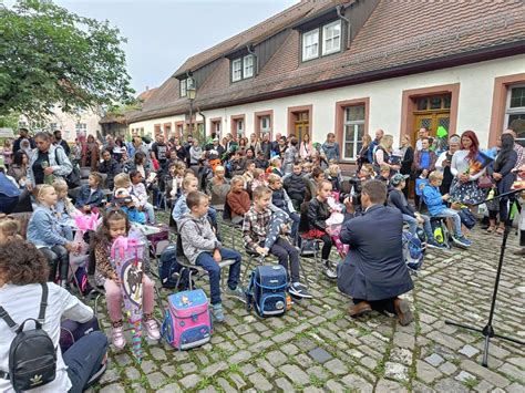 Der Erste Schultag Grundschule Neues Schloss