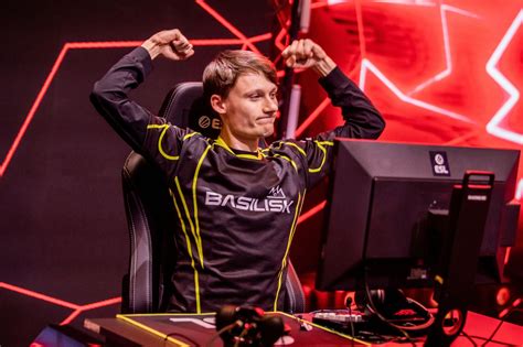 Europ Isches Spitzenturnier Serral Triumphiert Bei Esl Masters Summer