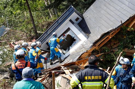 Fotos Temblor En Jap N Deja Al Menos Muertos Y Decenas De Desaparecidos