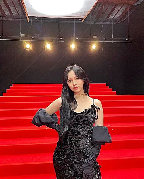 Twice Mina Flaunted Her Jaw Dropping Beauty Through New Instagram Update