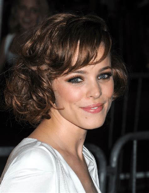 60 Unbeatable Short Hairstyles For Long Faces [2022]