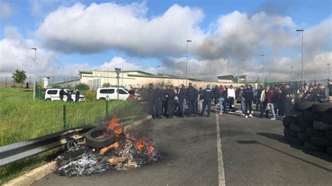 À Beauvais la famille pénitentiaire bloque la prison et rend hommage