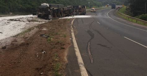 G1 Motorista Morre Depois De Caminhão Tombar Em Piraí Do Sul