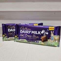 Cadbury Dairy Milk Hot Cross Bun With Raisins Cinnamon Crunch 110g