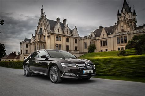 Download Silver Car Car Skoda Vehicle Skoda Superb 4k Ultra HD Wallpaper