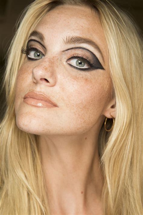 Pat Mcgrath S Most Mesmerising Beauty Looks Catwalk Makeup Vintage