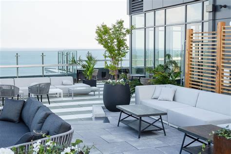 7 Toronto Rooftop Bars That Will Take You To New Heights