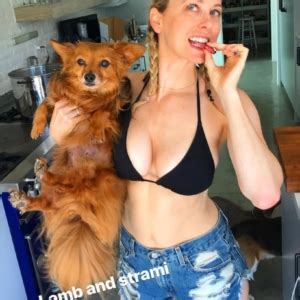 Iliza Shlesinger Naked And Sexy Bikini From Instagram Thefappening Link