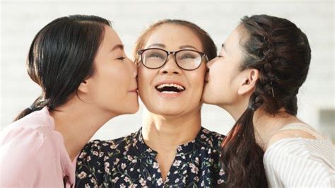 KUMPULAN Ucapan Selamat Hari Ibu Yang Menyentuh Hati Dalam Bahasa