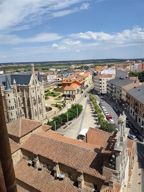 Mira El Palacio Episcopal De Astorga Como Un Dron Patrimonio Activo