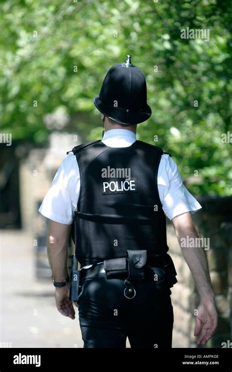 Nottingham police officer hi-res stock photography and images - Alamy