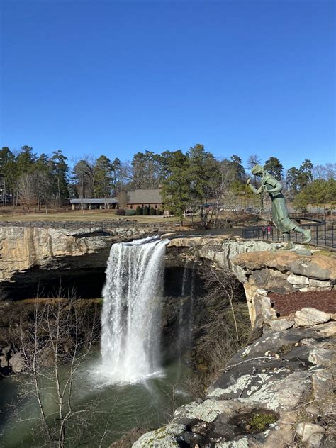 Beautiful Waterfall In Alabama Noccalula Falls The Window Seat Nomad