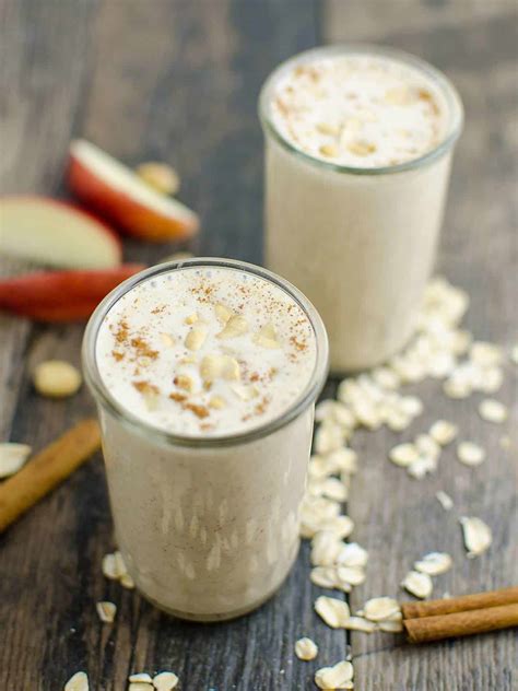 Healthy Apple Pie Smoothie with Peanut Butter & Oats