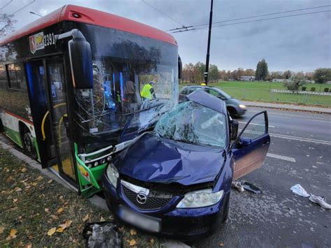 Zderzenie Mazdy Z Autobusem W Lublinie Dwie Osoby Nieprzytomne Trafi Y