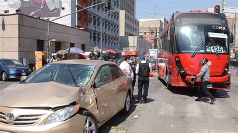 Choque entre Metrobús y un carro deja 3 heridos en avenida Insurgentes