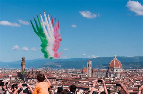 The Italian Flag Facts Colors And Symbolismfood And Beverage