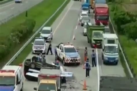 Minibus Tabrak Belakang Truk Di Tol Gempol Pasuruan Tewas Tergencet