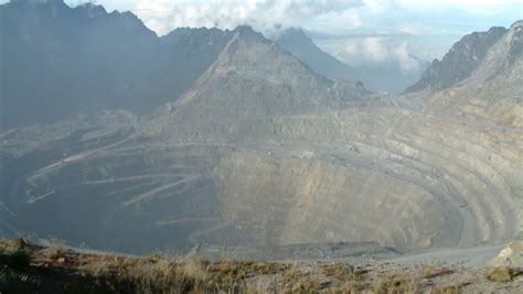 14 dead, 14 missing in Indonesia mine tunnel collapse | The World from PRX