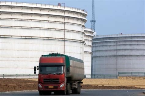 Иран соопшти за инцидент со резервоари во кои имало 18.000 тони нафта
