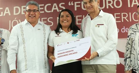 Entrega Am Rico Villarreal Becas En La Universidad Tecnol Gica De Altamira