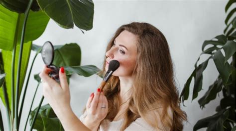 5 Langkah Makeup Natural Untuk Ke Kantor Agar Awet Dan Tahan Lama