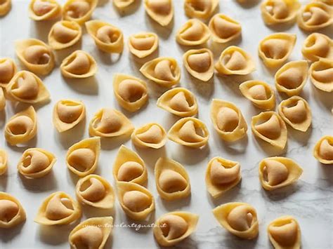 Tortellini fatti in casa: Ricetta originale e Consigli con foto passo passo
