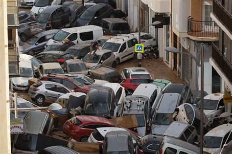 España declara 3 días de luto por víctimas de intensa inundación