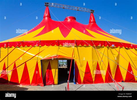 Circus Big Top Hi Res Stock Photography And Images Alamy