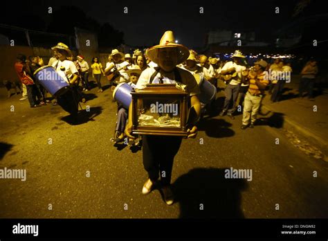 Pastoras Bailando Fotos E Im Genes De Stock Alamy