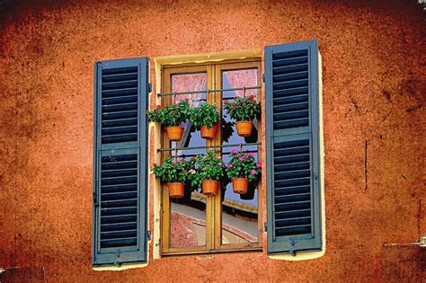 Окна Италии • НОВОСТИ В ФОТОГРАФИЯХ | Tuscan wallpaper, Tuscany ...