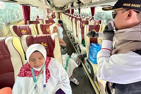 Pembimbing Ibadah Masih Jumpai Jemaah Lansia Kenakan Pakaian Larangan
