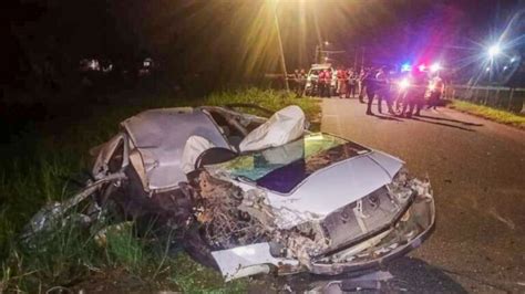 Dode Bij Aanrijding Auto En Vrachtwagen Bomaweg Waterkant