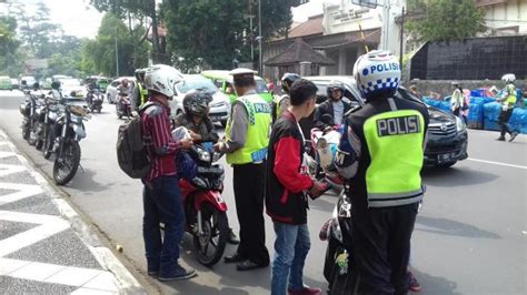 Terjaring Razia Polisi Fotografer Keliling Mengaku Fotografer Istana