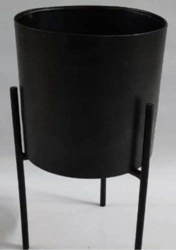 Round Black Metal Planter For Decoration Size 3 Feet At Rs 650 Piece