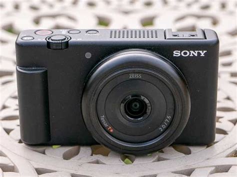 Sony ZV-1 II vs Sony ZV-1F - Which is Better? | Photography Blog