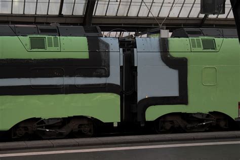 Zvv Doppelstockzug Dosto Mit Graffiti Am Bahnhof Z Rich Hb Flickr