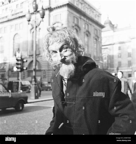 Catweazle tv 1970 geoffrey bayldon Black and White Stock Photos ...