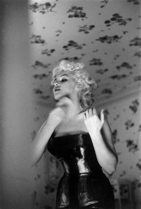 Marilyn Photographed By Ed Feingersh In Her Suite At The Ambassador