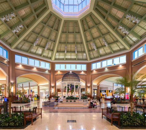 Pembroke Lakes Mall, 11401 Pines Blvd, Hollywood, FL - MapQuest